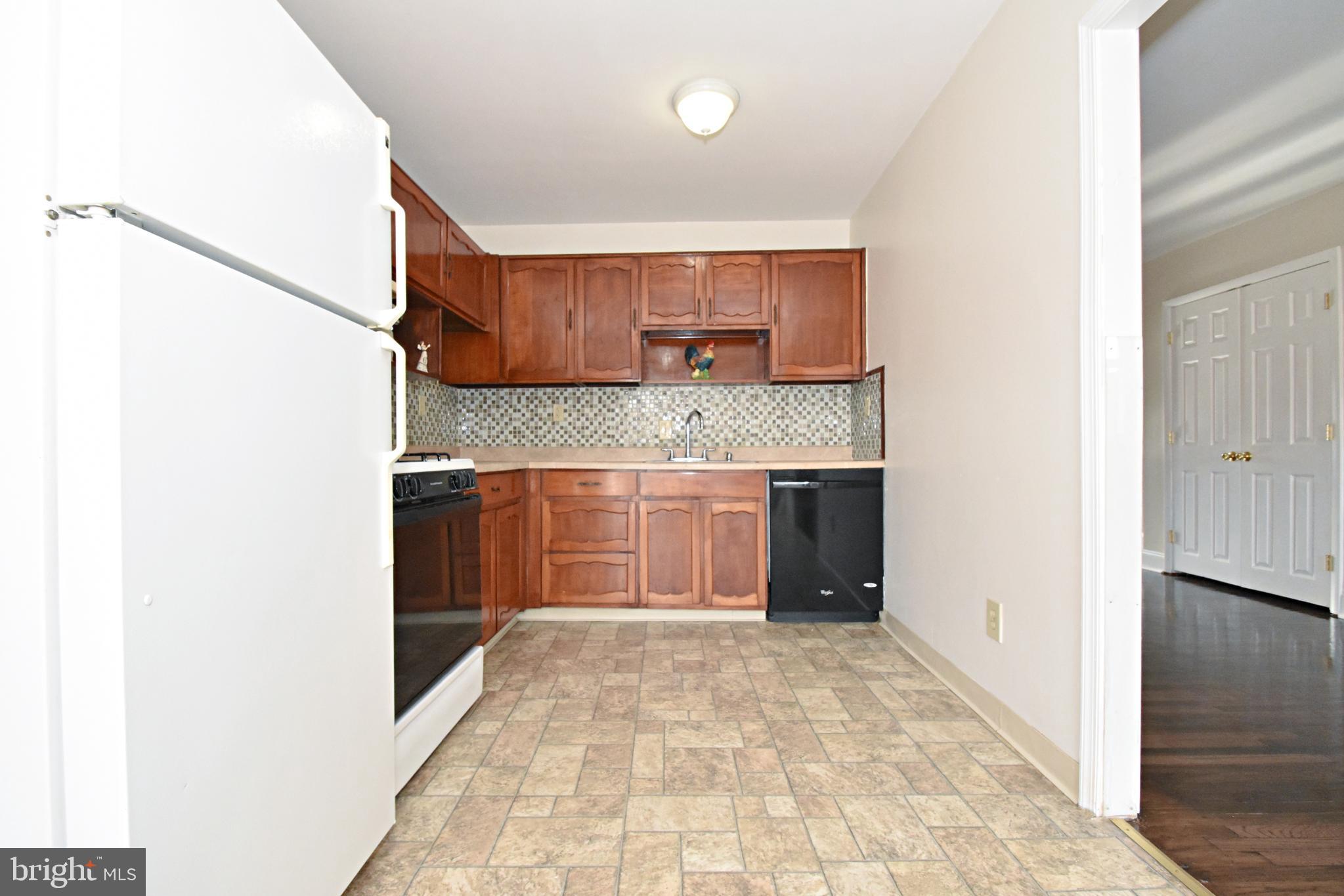 12410 Rambler Road Philadelphia, PA 19154 - Photo 11 of 36 Kitchen