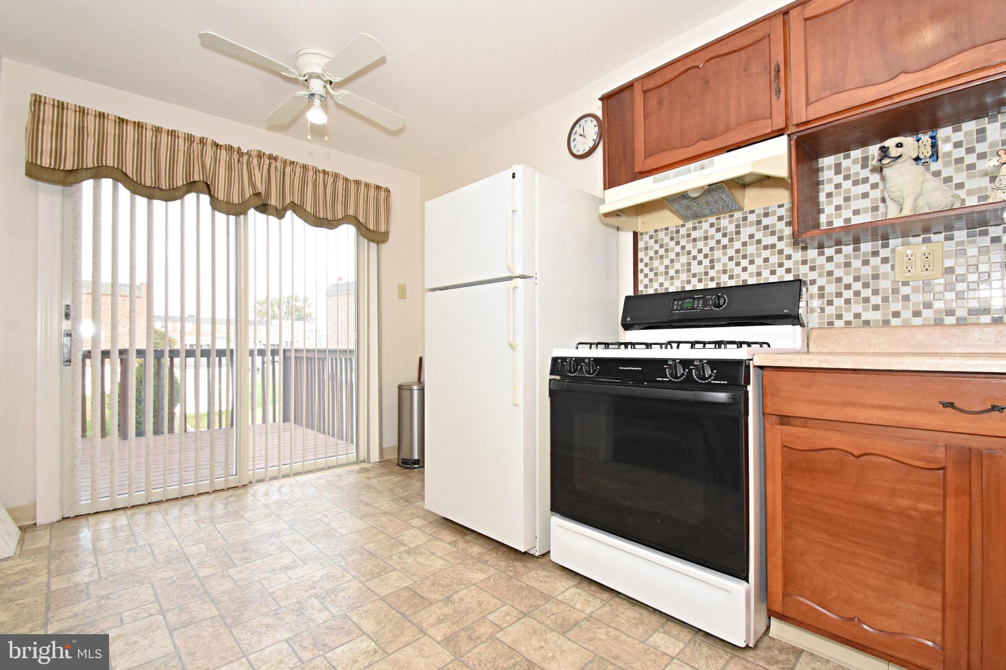 12410 Rambler Road Philadelphia, PA 19154 - Photo 12 of 36 Kitchen w/Sliders to Deck