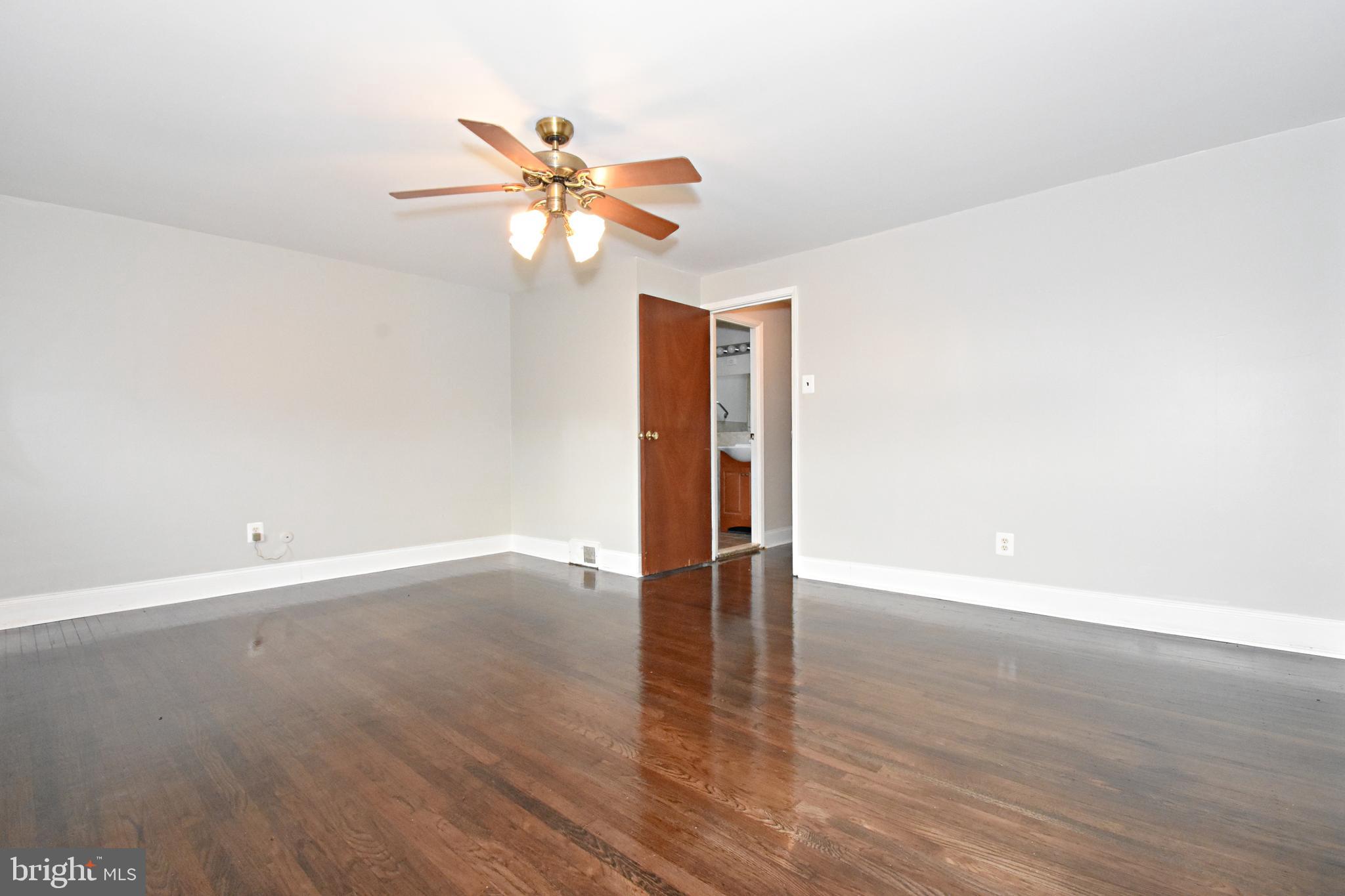 12410 Rambler Road Philadelphia, PA 19154 - Photo 16 of 36 Main Bedroom