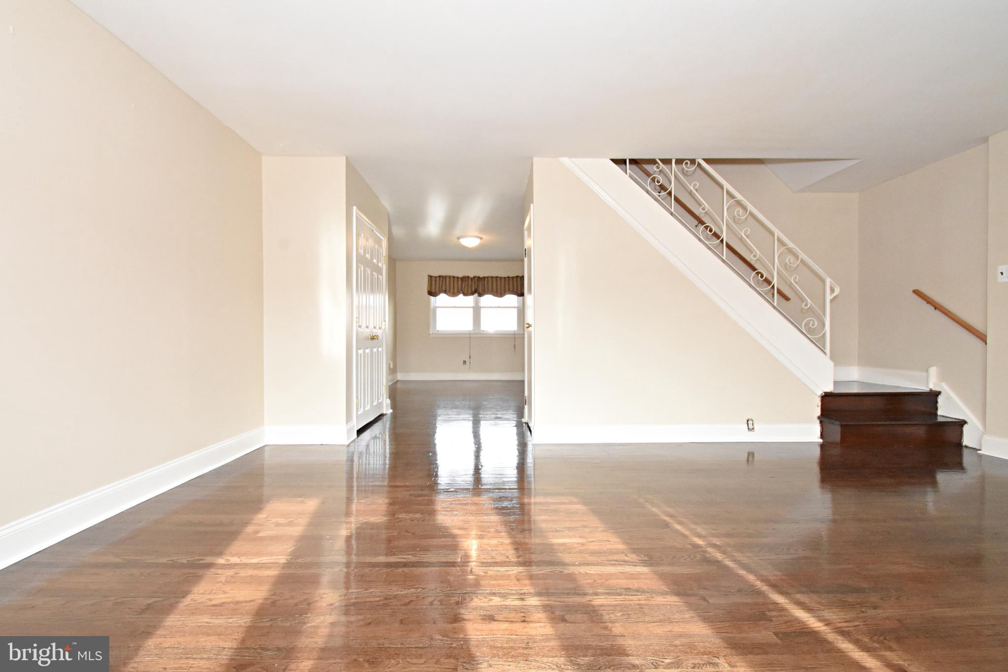12410 Rambler Road Philadelphia, PA 19154 - Photo 3 of 36 Living-room