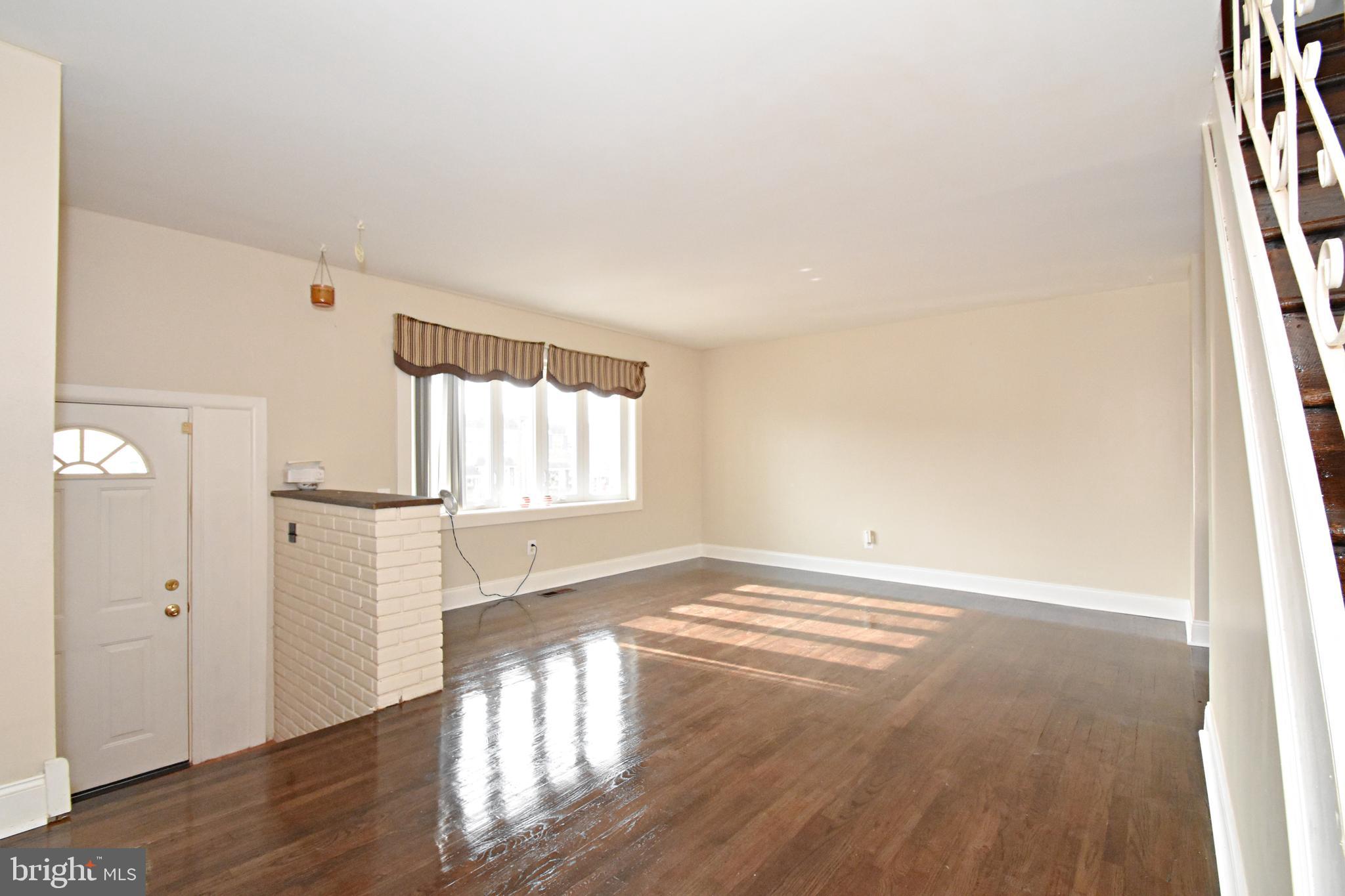 12410 Rambler Road Philadelphia, PA 19154 - Photo 4 of 36 Living-room