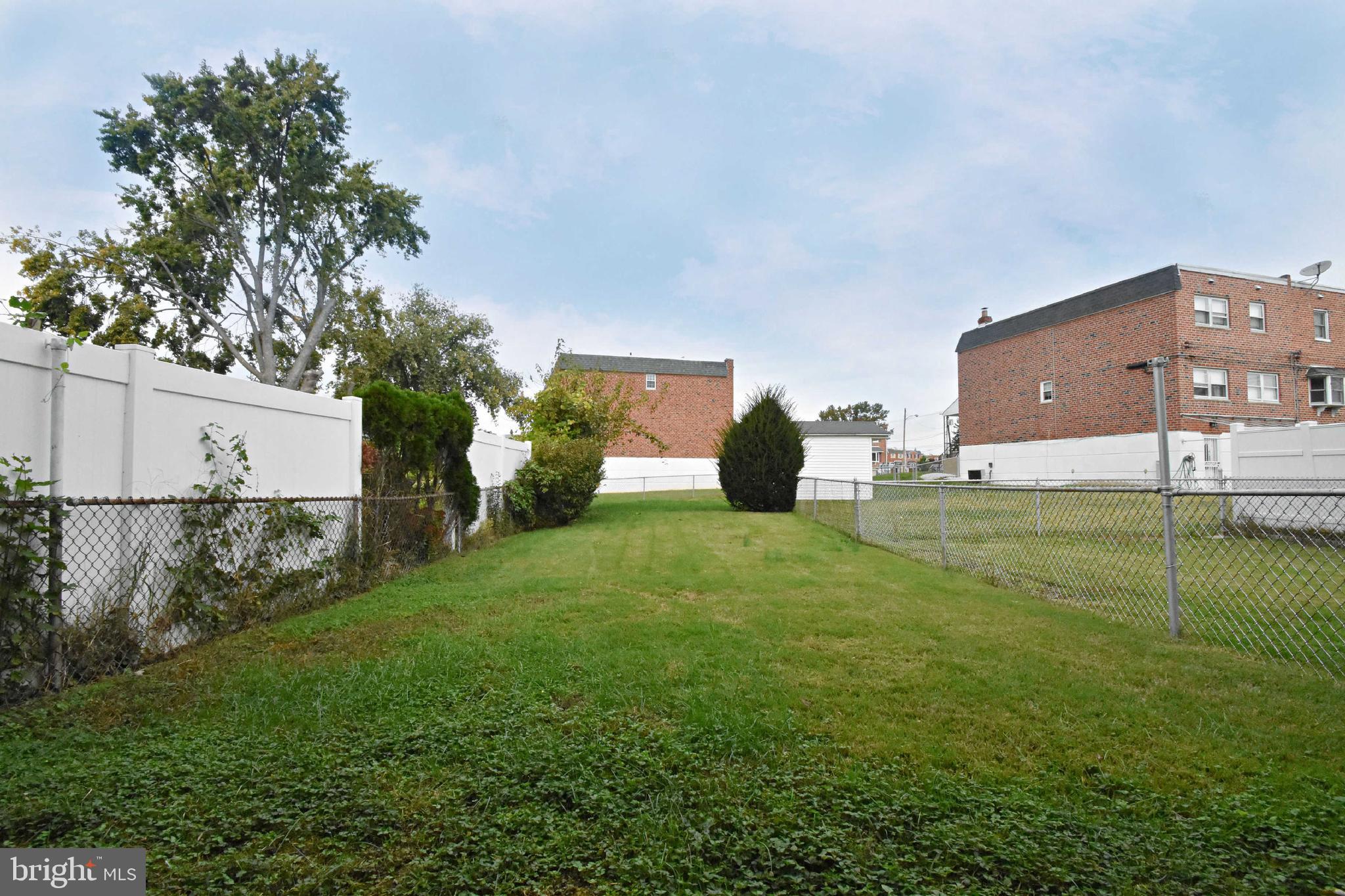 12410 Rambler Road Philadelphia, PA 19154 - Photo 35 of 36 Huge Yard