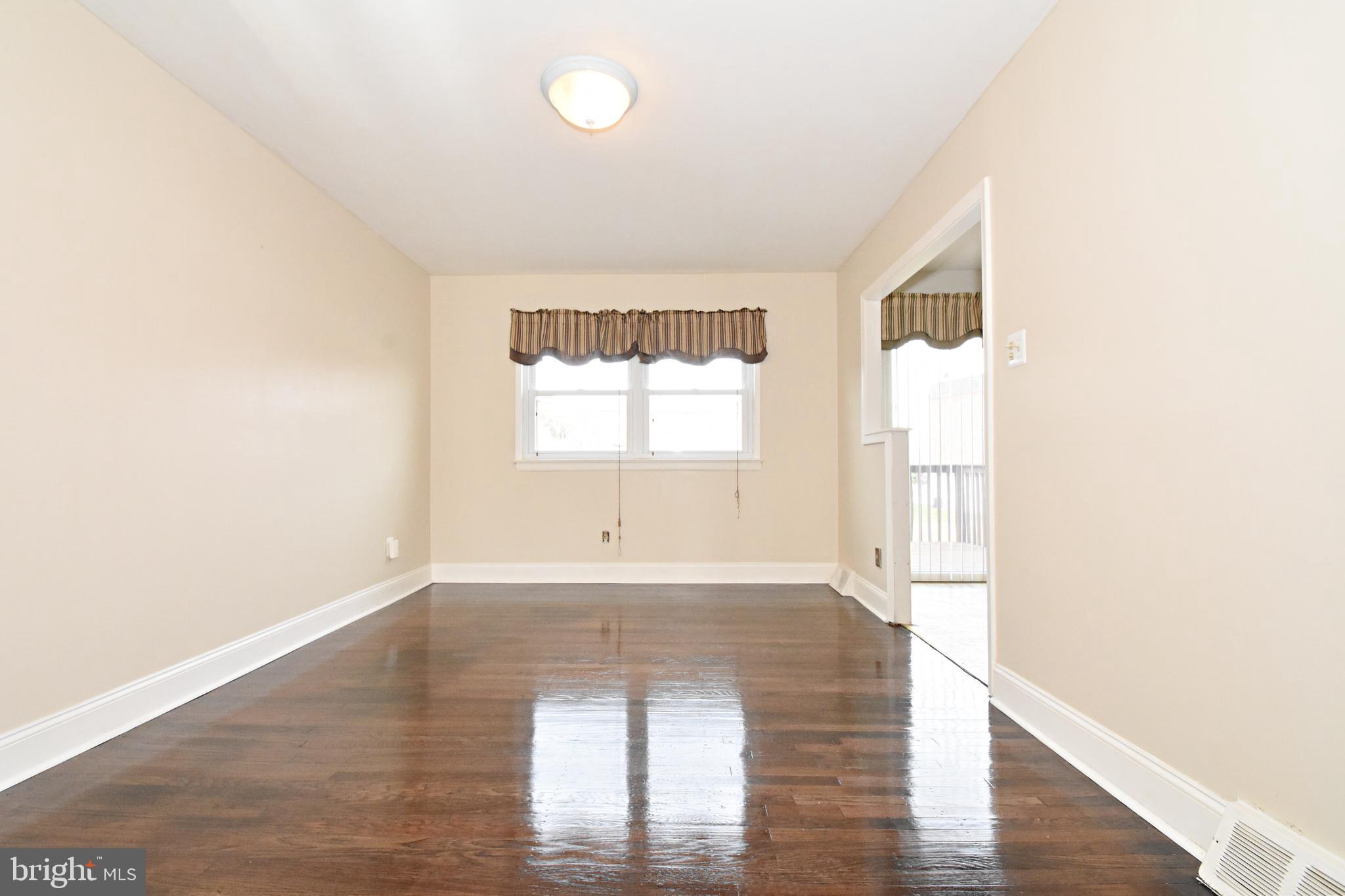 12410 Rambler Road Philadelphia, PA 19154 - Photo 7 of 36 Dining-room