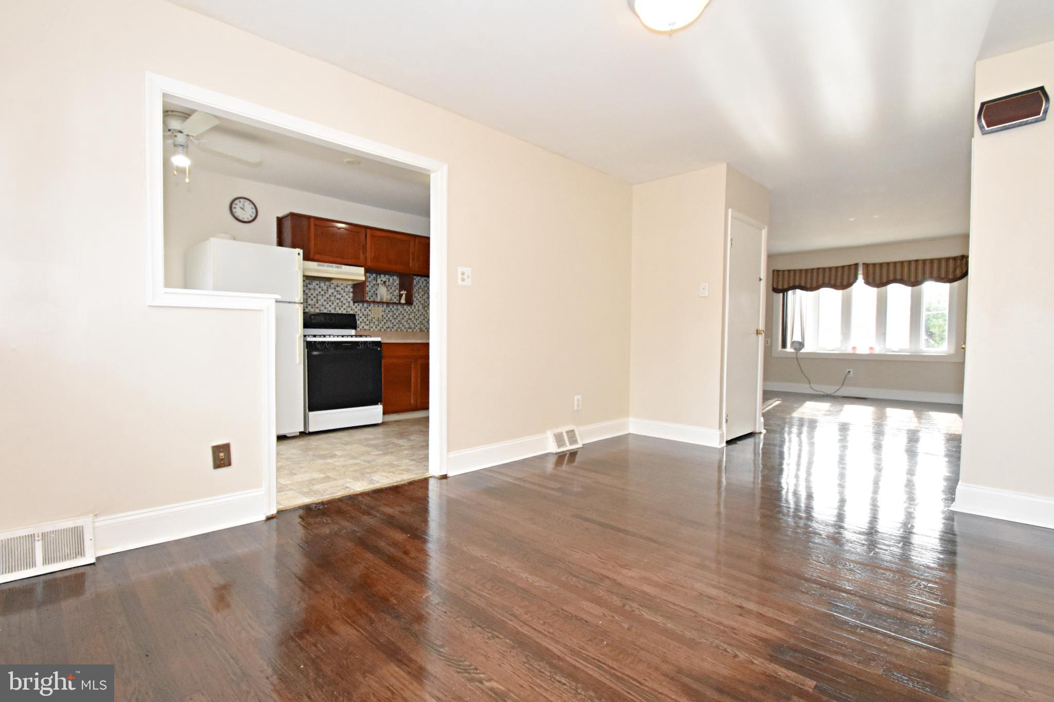 12410 Rambler Road Philadelphia, PA 19154 - Photo 8 of 36 Entry to Kitchen
