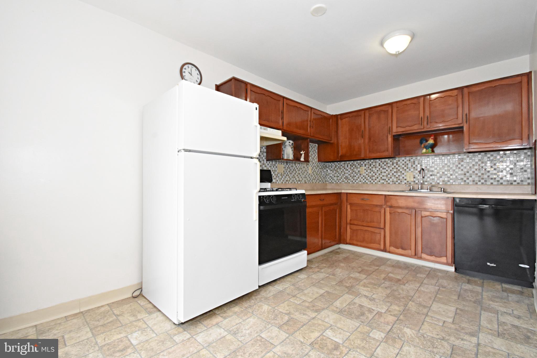 12410 Rambler Road Philadelphia, PA 19154 - Photo 9 of 36 Kitchen
