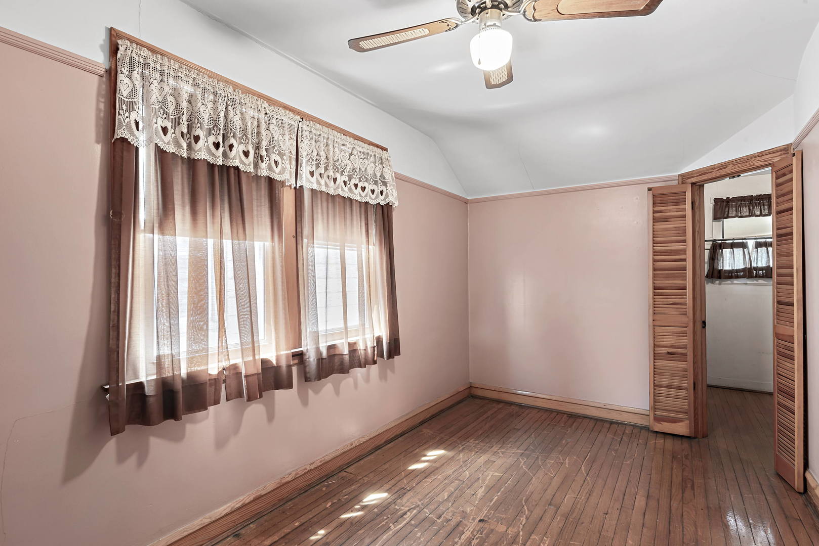 2425 North Mango Avenue Chicago, IL 60639 - Photo 11 of 17 a view of an entryway with wooden floor