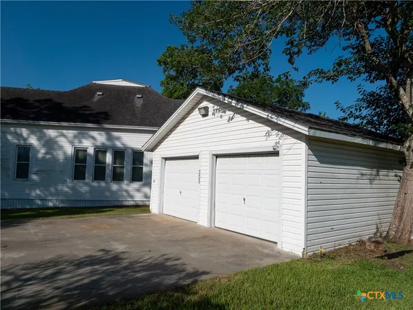 a view of house with a yard