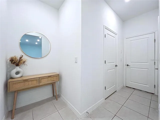 a view of a livingroom with furniture