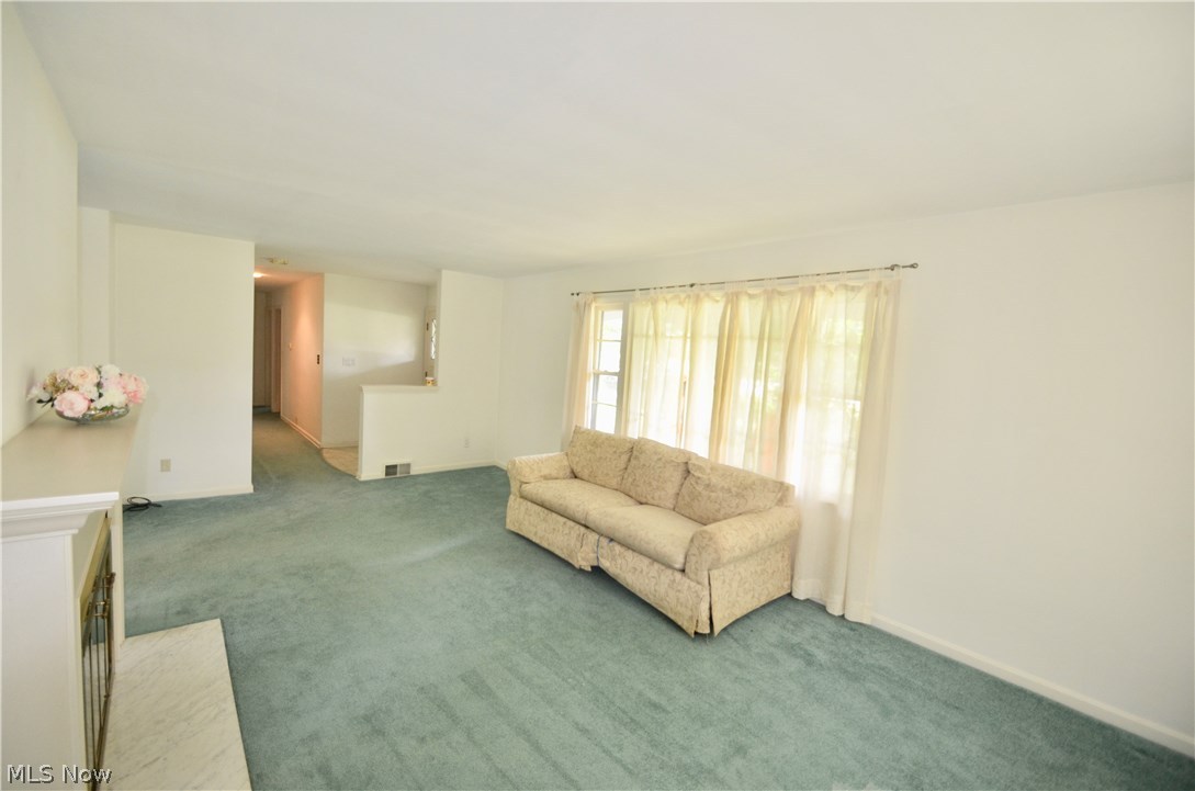 543 Rothrock Road Akron, OH 44333 - Photo 6 of 29