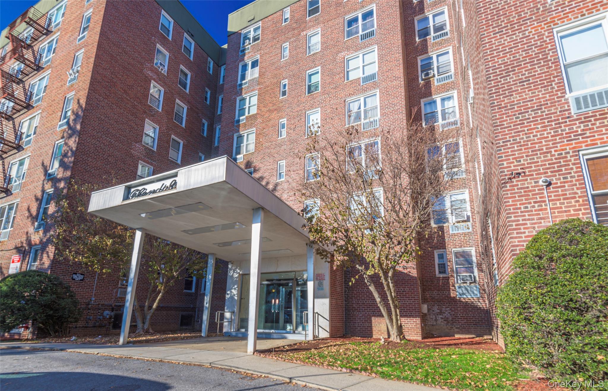 125 Bronx River Road, Unit 2E Yonkers, NY 10704 - Photo 28 of 31 a front view of a building