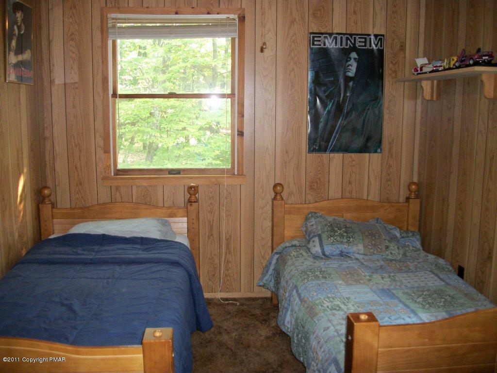 581 Wren Lane Bushkill, PA 18324 - Photo 11 of 16 a bedroom with a bed and a window