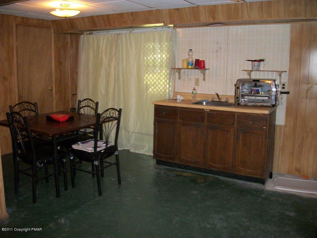 581 Wren Lane Bushkill, PA 18324 - Photo 14 of 16 a kitchen with a table and chairs in it