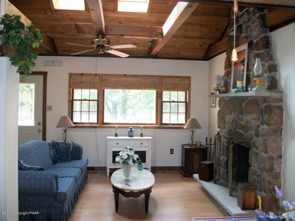 581 Wren Lane Bushkill, PA 18324 - Photo 4 of 16 a living room with furniture and a fireplace