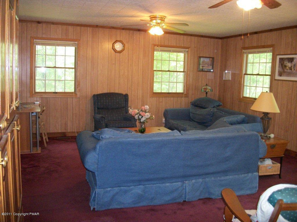 581 Wren Lane Bushkill, PA 18324 - Photo 6 of 16 a living room with furniture and a window