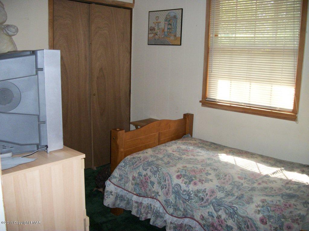 581 Wren Lane Bushkill, PA 18324 - Photo 9 of 16 a bedroom with a bed and a window