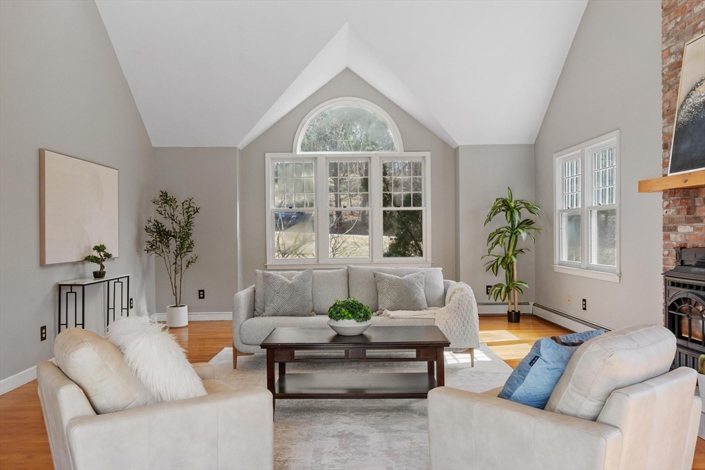 54 Kettle Hole Road Bolton, MA 01740 - Photo 16 of 37