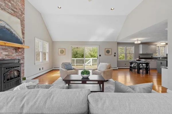 $889,000 | 54 Kettle Hole Road, Bolton, MA 01740