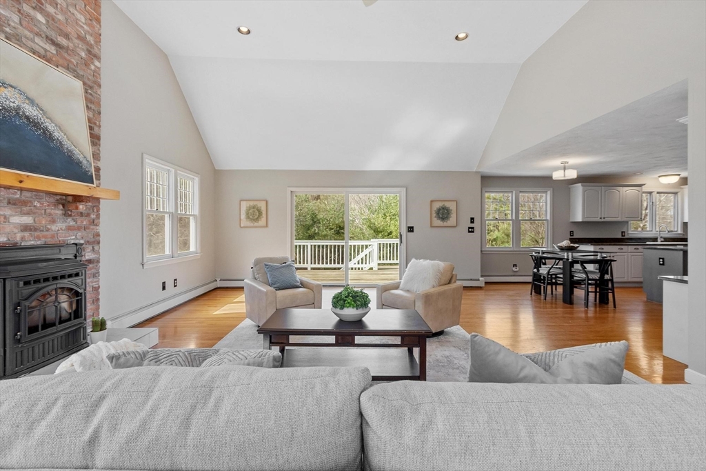 54 Kettle Hole Road Bolton, MA 01740 - Photo 18 of 37