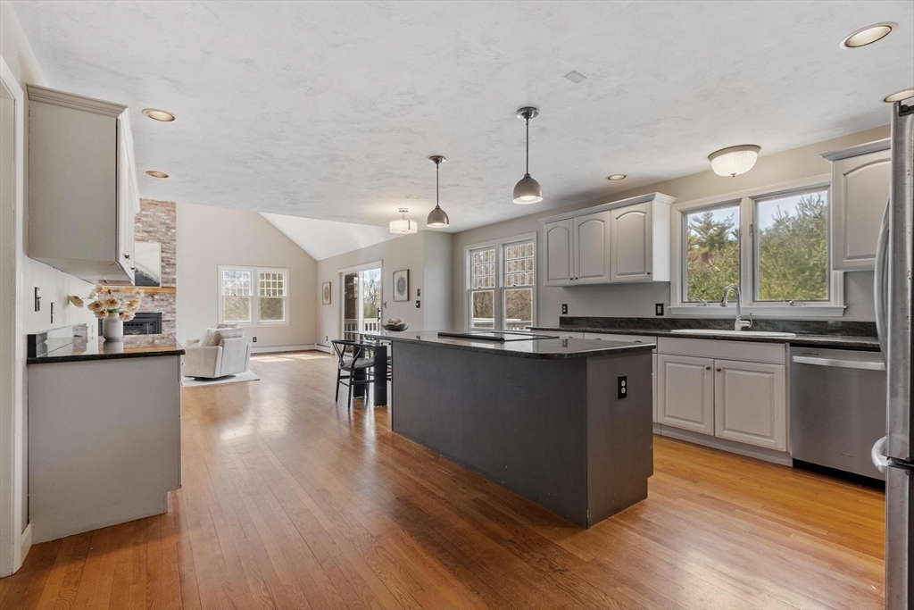 54 Kettle Hole Road Bolton, MA 01740 - Photo 6 of 37