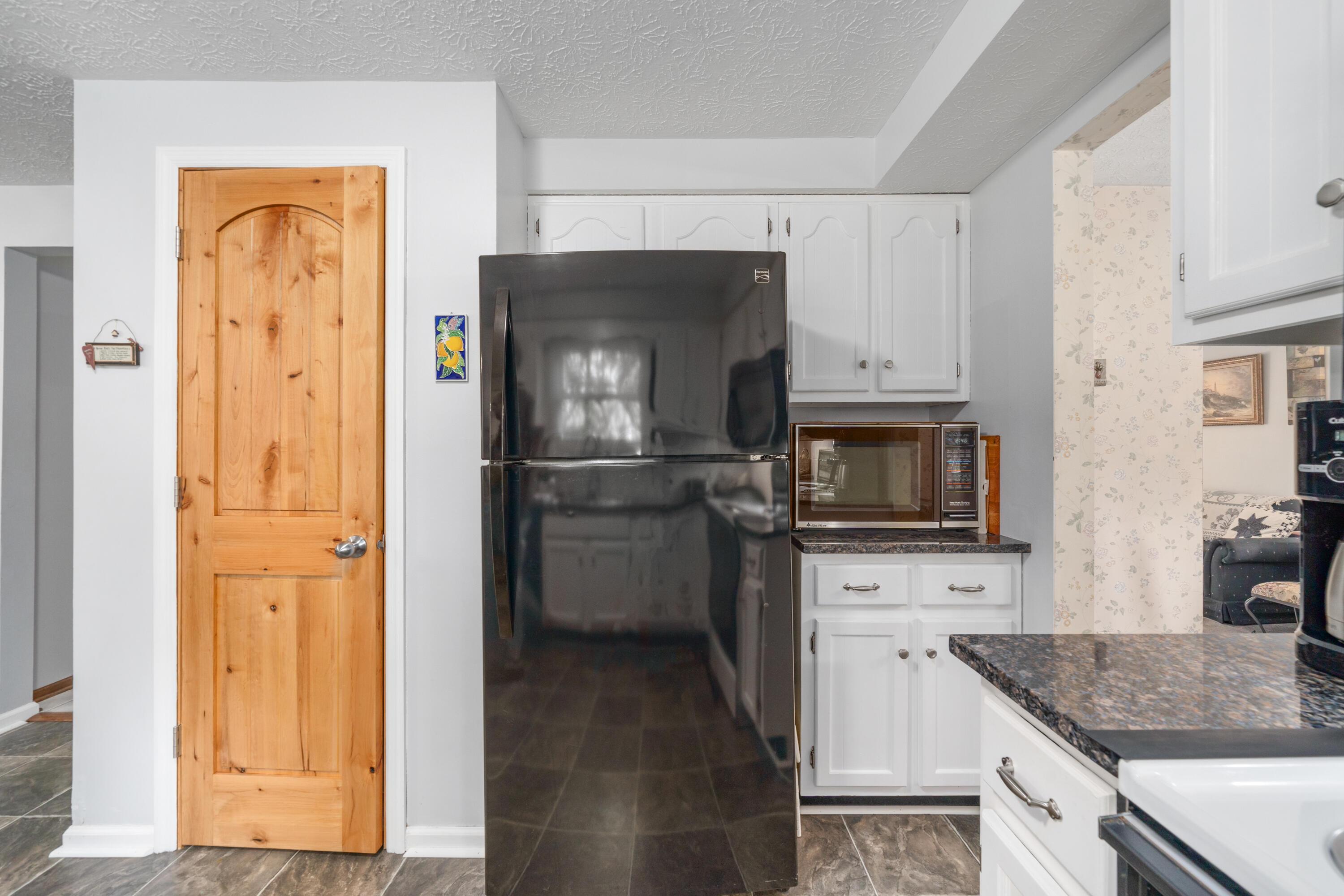 639 Link Road Whitehall, OH 43213 - Photo 18 of 73 18-print-DSC04347