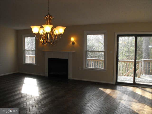 2588 Golfers Ridge Road Annapolis, MD 21401 - Photo 5 of 30 Living Room