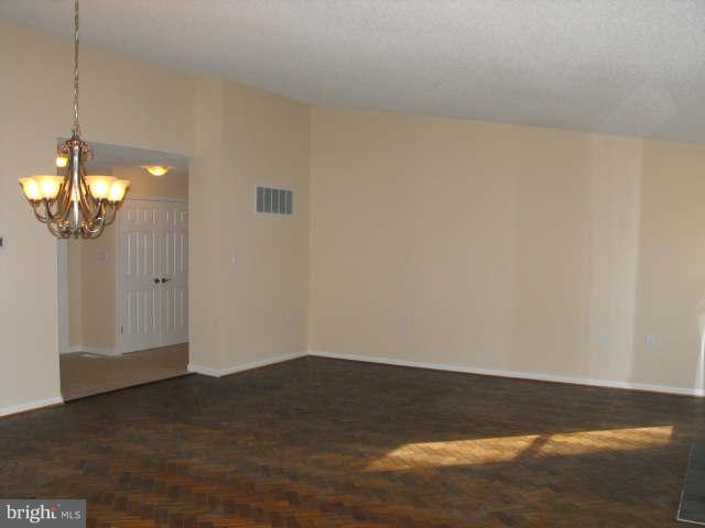 2588 Golfers Ridge Road Annapolis, MD 21401 - Photo 6 of 30 Living Room