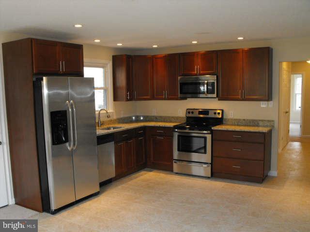 2588 Golfers Ridge Road Annapolis, MD 21401 - Photo 8 of 30 Kitchen