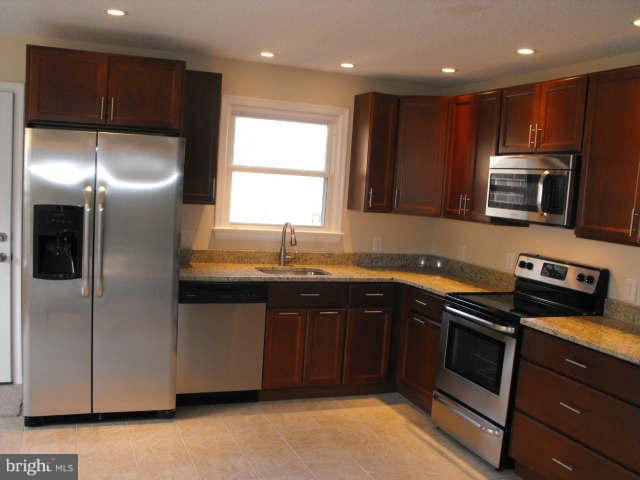 2588 Golfers Ridge Road Annapolis, MD 21401 - Photo 10 of 30 Kitchen