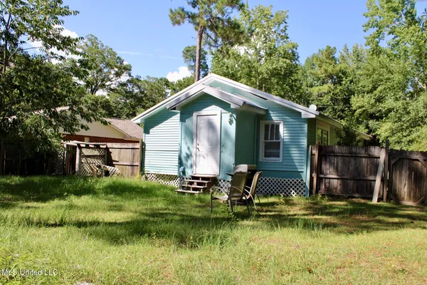 $137,500 | 1401 Ash Street, Ocean Springs, MS 39564