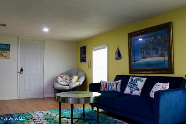 $137,500 | 1401 Ash Street, Ocean Springs, MS 39564