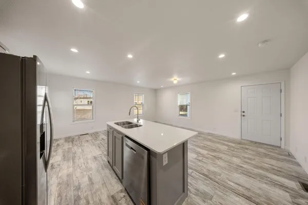 $174,950 | 317 Moffat Boulevard, Unit 20, Manteca, CA 95336