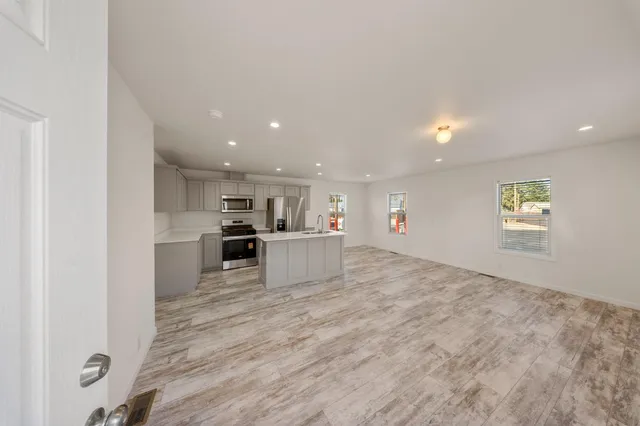 $190,950 | 317 Moffat Boulevard, Unit 20, Manteca, CA 95336