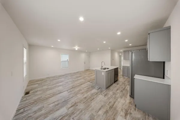 $174,950 | 317 Moffat Boulevard, Unit 20, Manteca, CA 95336