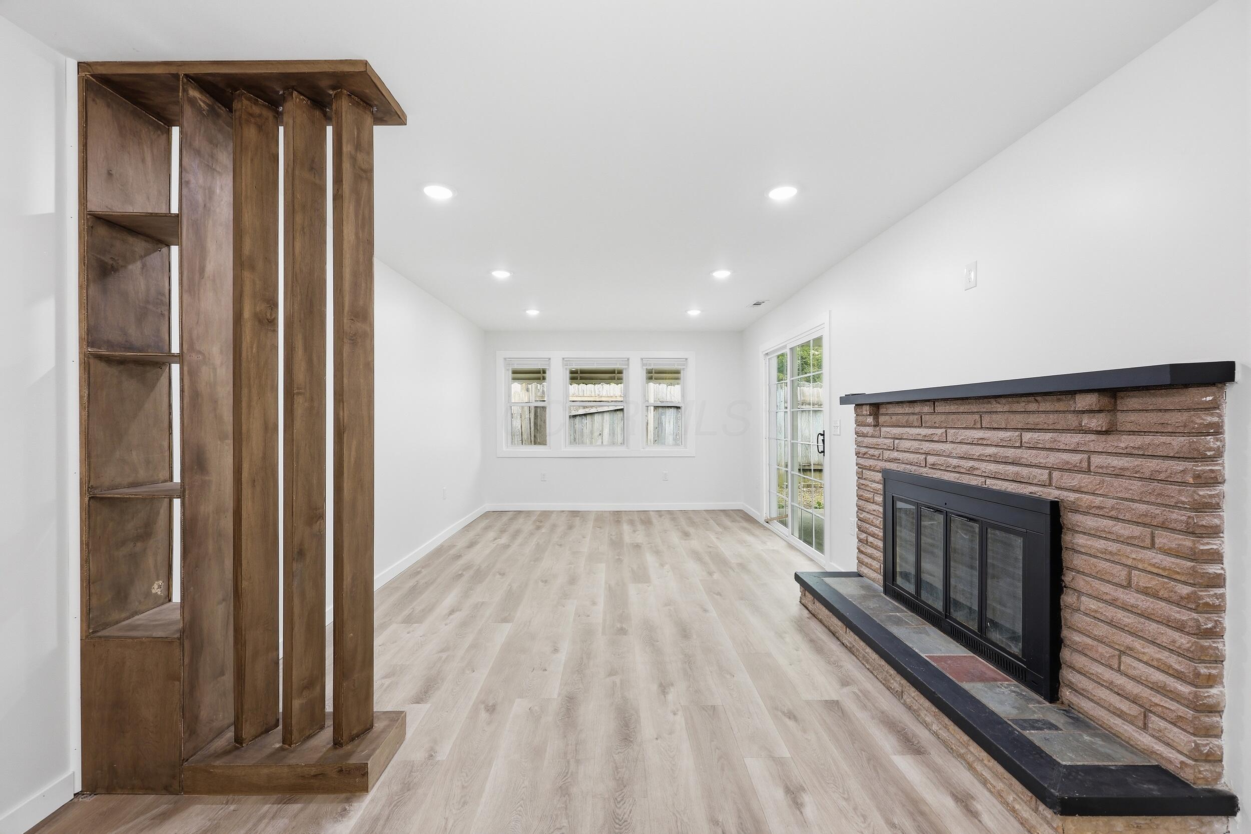 2386 Lindale Road Columbus, OH 43224 - Photo 20 of 31 Family room