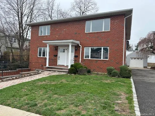 $4,900 | 5 Linwood Road North, Unit 1, Port Washington, NY 11050