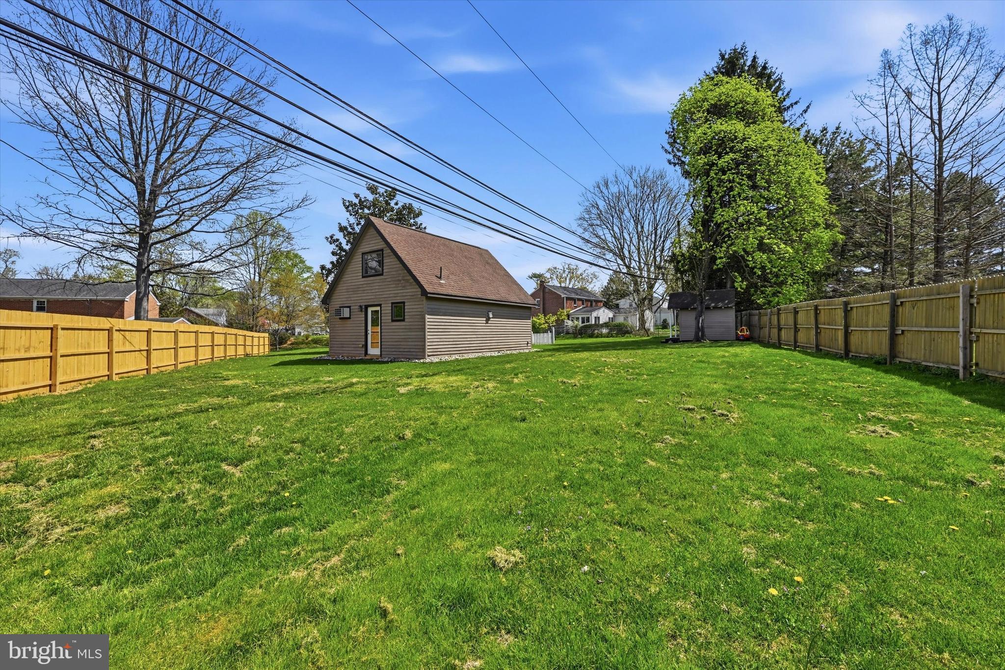 3 South Dillwyn Road Newark, DE 19711 - Photo 47 of 59 a view of a backyard with a small cabin
