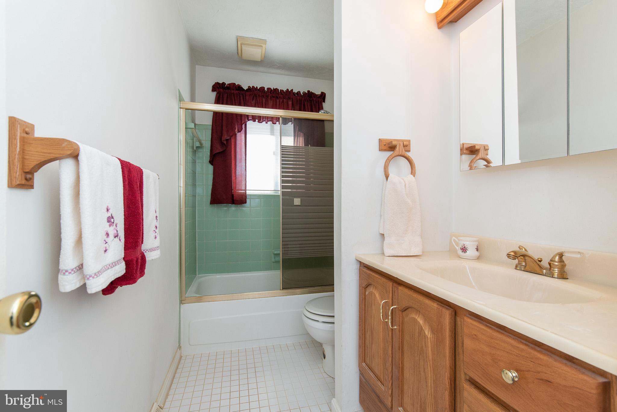 428 Brownell Road Baltimore, MD 21220 - Photo 18 of 37 Main Level Full Bath