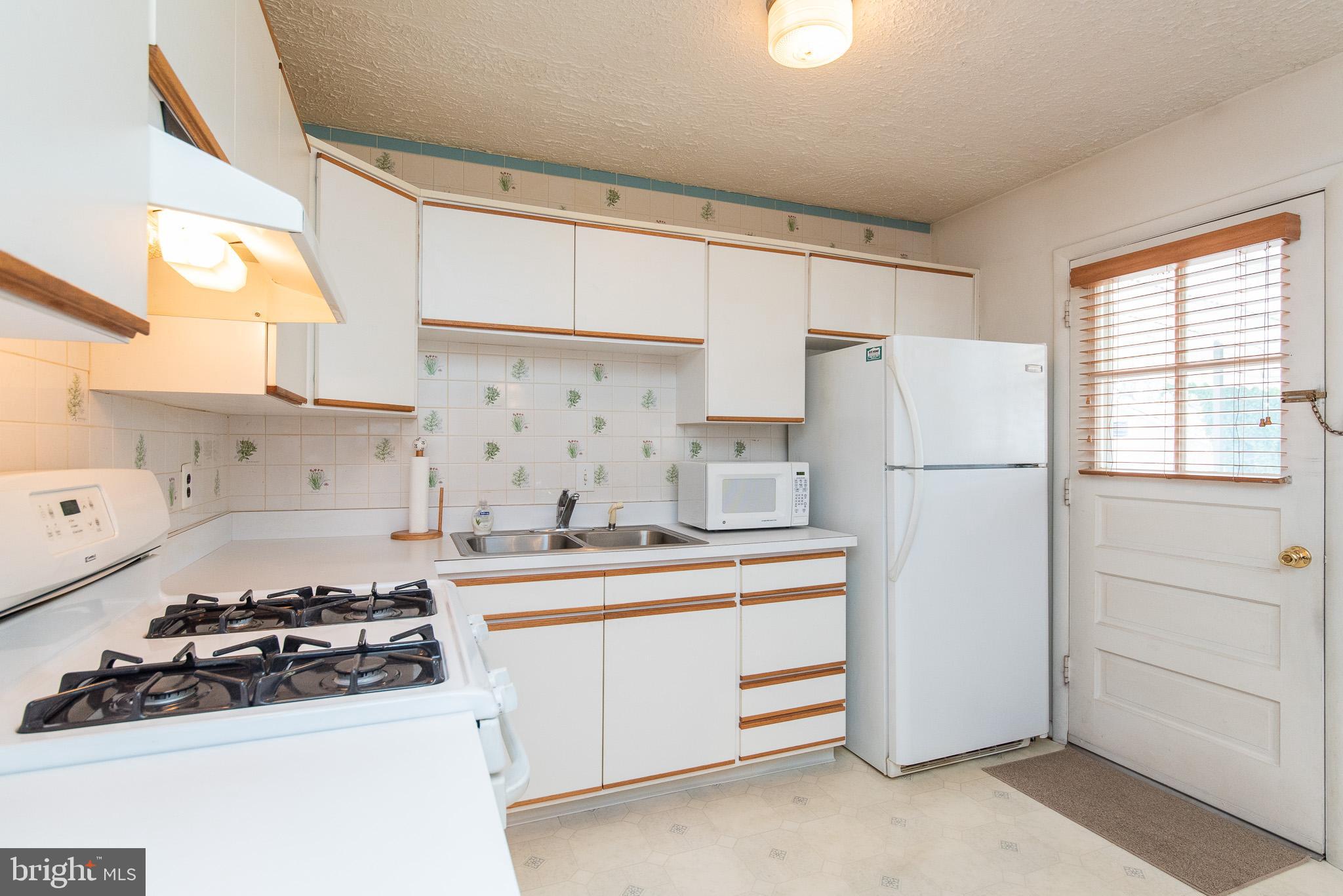 428 Brownell Road Baltimore, MD 21220 - Photo 9 of 37 Kitchen