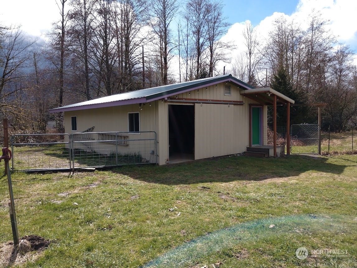 36922 Swede Heaven Road Arlington, WA 98223 - Photo 32 of 40 a backyard of a house with yard and garage