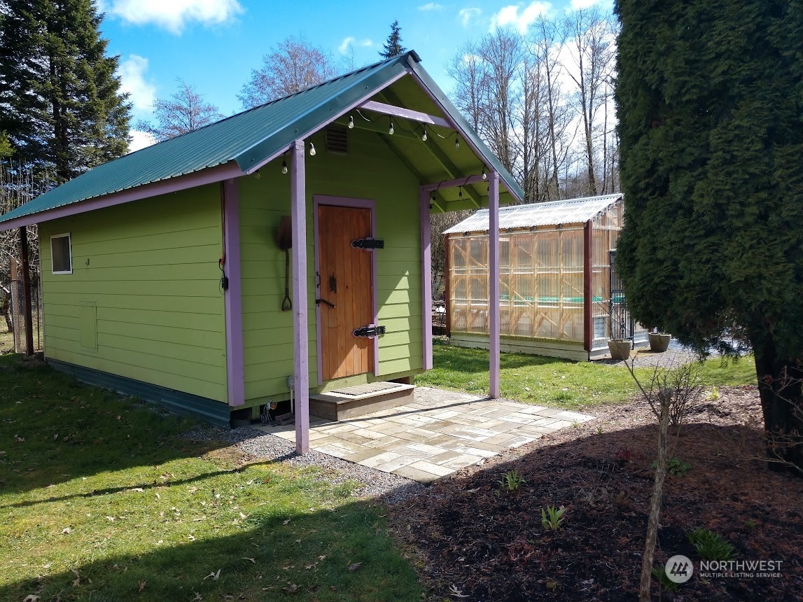 36922 Swede Heaven Road Arlington, WA 98223 - Photo 33 of 40 a backyard of a house with lots of green space