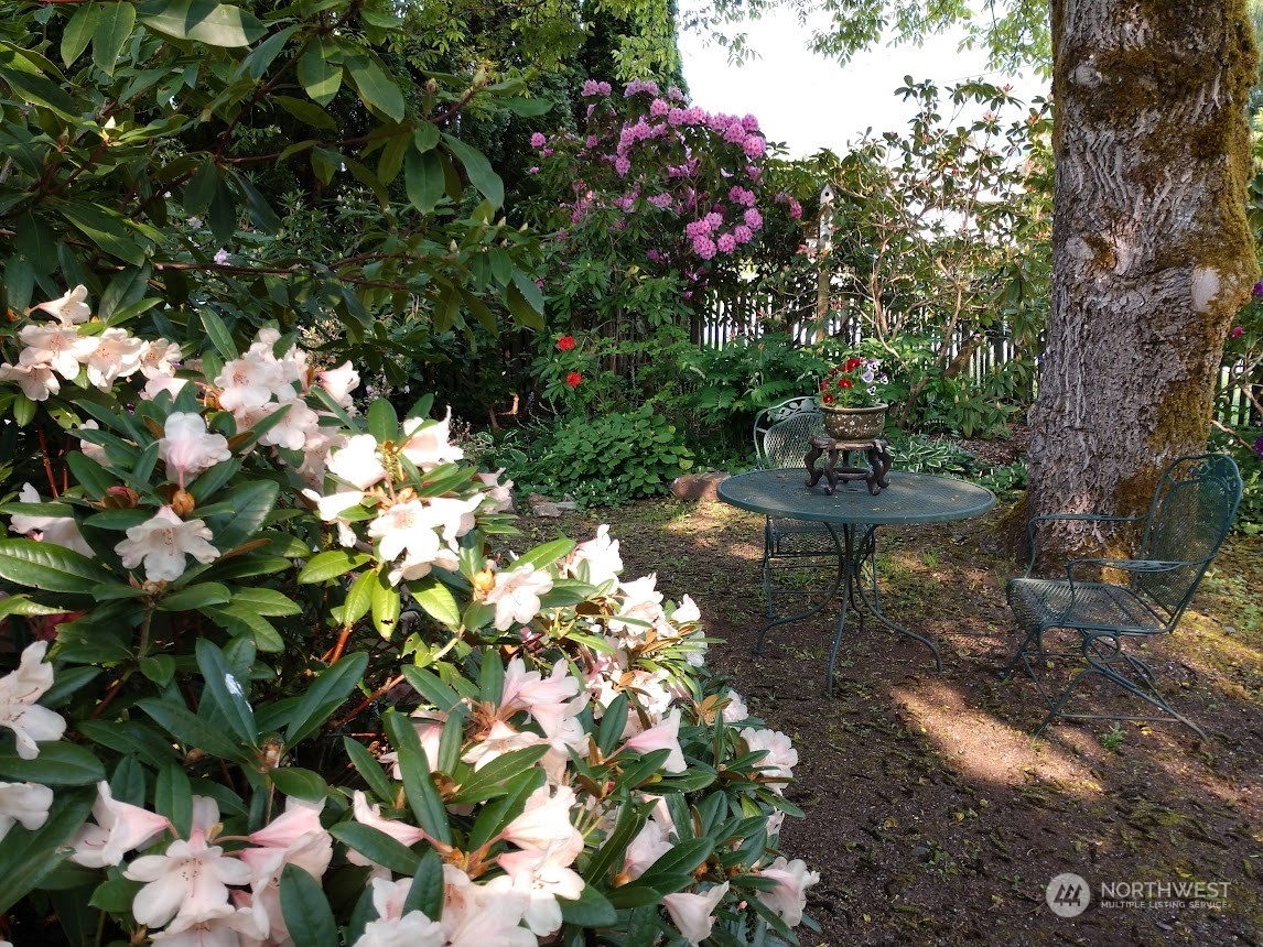 36922 Swede Heaven Road Arlington, WA 98223 - Photo 38 of 40 a backyard of a house with lots of green space