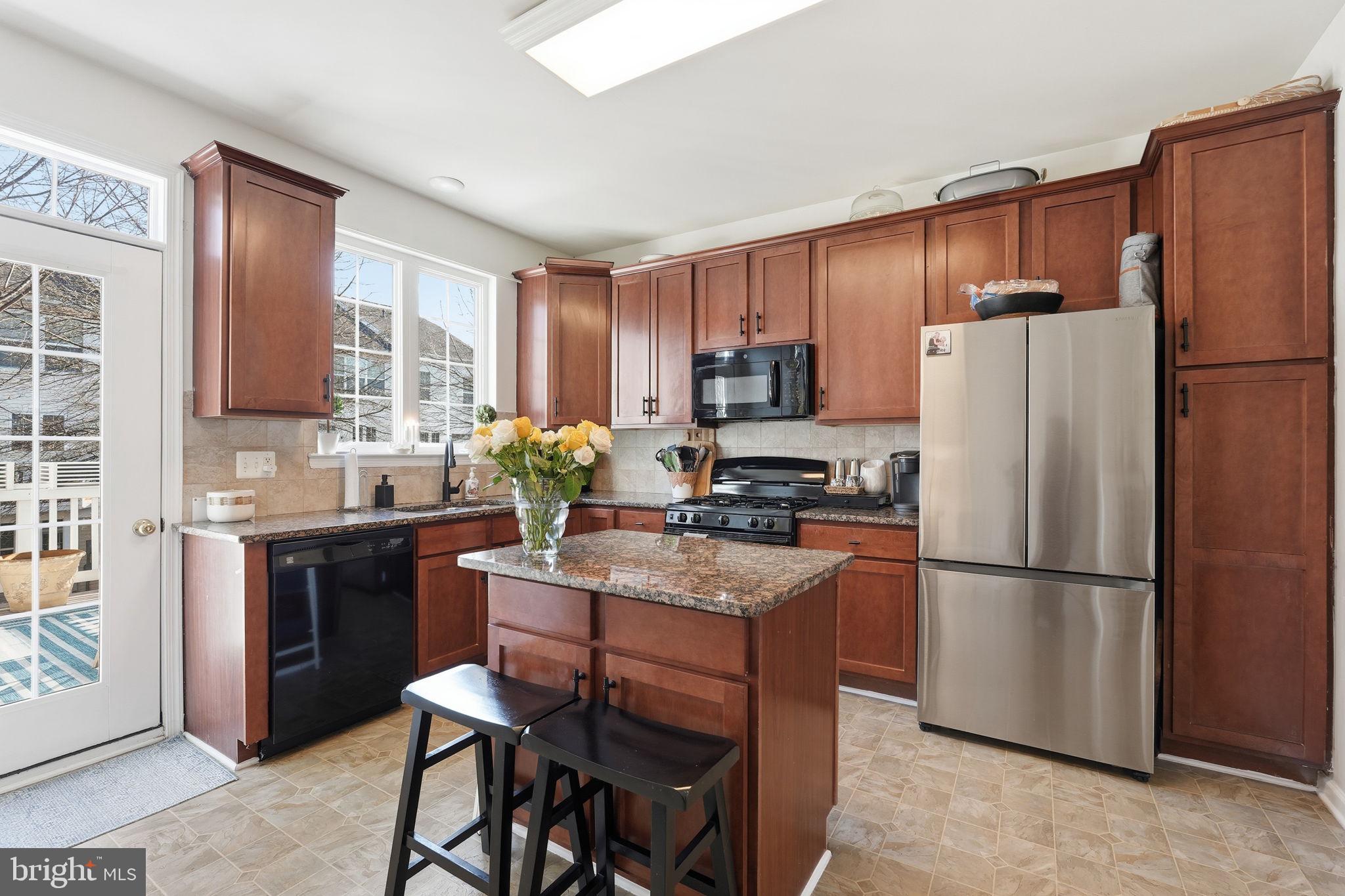 20390 Bass Rocks Terrace Ashburn, VA 20147 - Photo 2 of 24