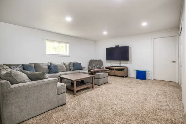 $739,000 | 183 Vacation Lodge Road, Londonderry, VT 05148