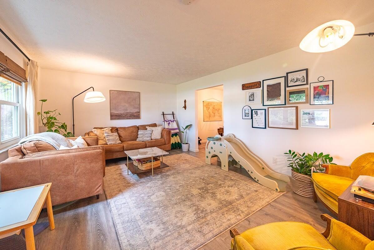 2099 White Road Grove City, OH 43123 - Photo 7 of 51 Living Room