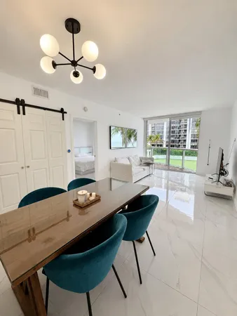 $4,200 | 6365 Collins Avenue, Unit 811, Miami Beach, FL 33141