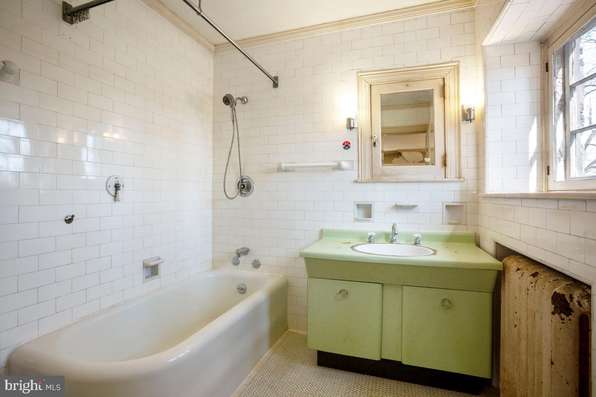 1209 Rydal Road Jenkintown, PA 19046 - Photo 18 of 37