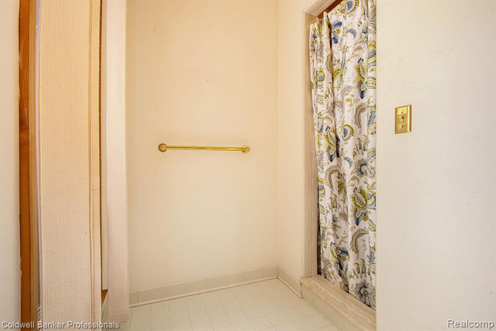 1248 Frick Road Leonard, MI 48367 - Photo 24 of 68
