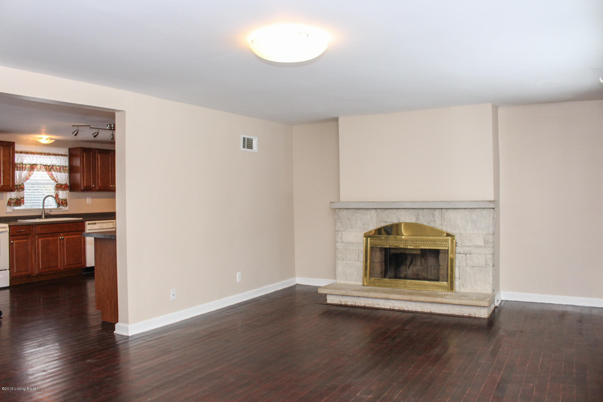 4628 Dover Road Louisville, KY 40216 - Photo 5 of 27 IMG_7657