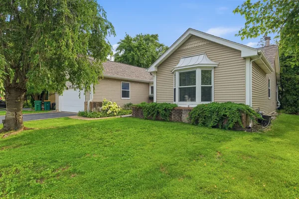 $499,500 | 1020 Weeping Willow Drive, Wheeling, IL 60090