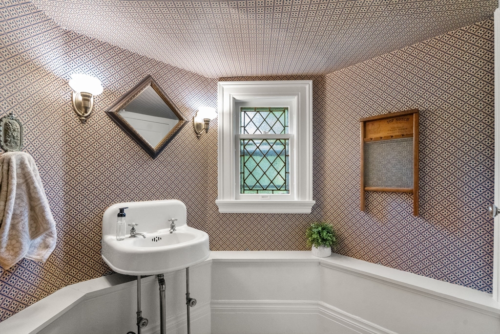 22 Whitman Road Worcester, MA 01609 - Photo 23 of 42